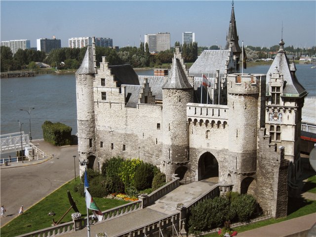 Антверпен. Замок